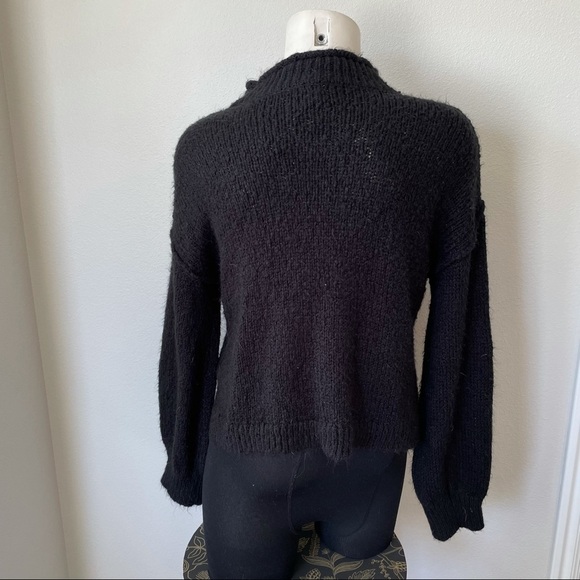 Abound mock neck black bubble sleeve sweater sz.L - Picture 4 of 4